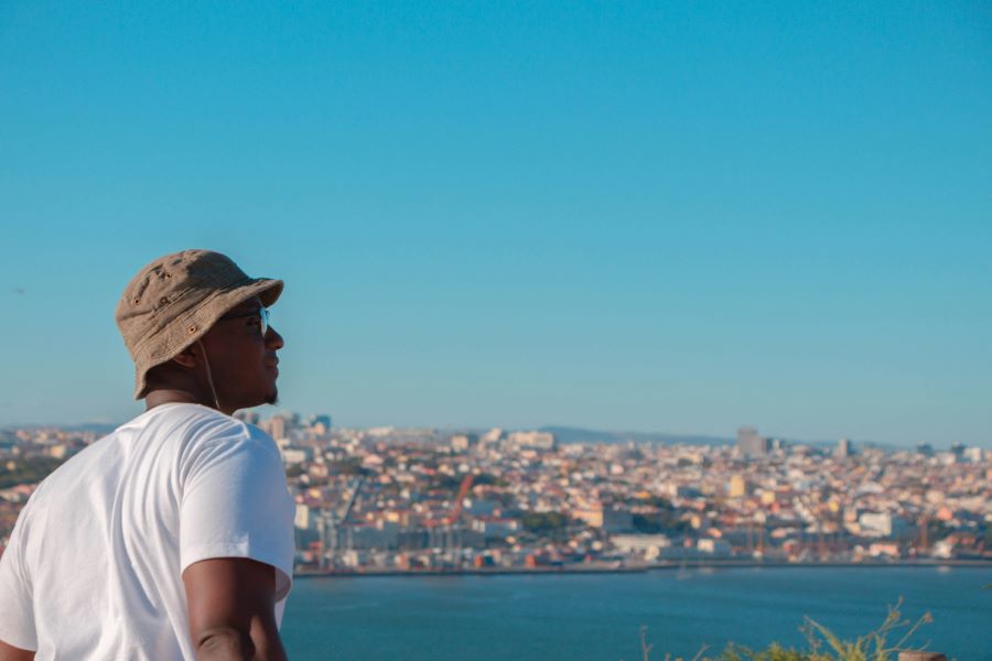 discover essential abroad connectivity tips to stay seamlessly connected while traveling. learn how to avoid roaming charges, choose the best sim cards, and access reliable internet worldwide.