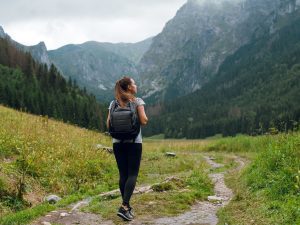 discover essential beginner hiking tips for a safe and enjoyable outdoor adventure. learn what to pack, how to plan your route, and expert advice for first-time hikers.