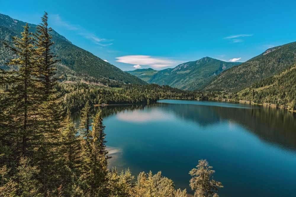 Descubra los mejores parques nacionales canadienses para visitar y disfrutar de paisajes impresionantes, una fauna fascinante y aventuras al aire libre inolvidables. Explore los mejores destinos de Canadá para amantes de la naturaleza y viajeros. Descubra la joya oculta del Parque Nacional Pukaskwa y su ruta costera de senderismo.