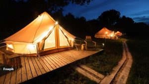 discover the best glamping spots worldwide! explore unique luxury camping destinations, from breathtaking mountain retreats to serene beachfront hideaways, perfect for your next unforgettable adventure.