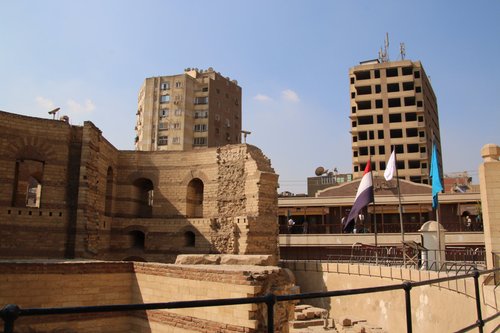 discover cairo's historic sites, including ancient pyramids, majestic mosques, and captivating museums. explore the city's rich history and cultural heritage.