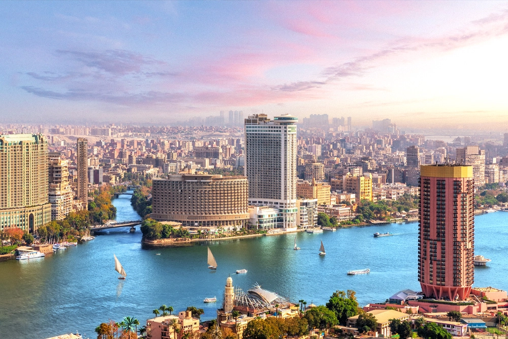 discover cairo's most iconic historic sites, from ancient pyramids and grand mosques to fascinating museums. explore the city's rich heritage and marvel at its timeless architectural wonders.