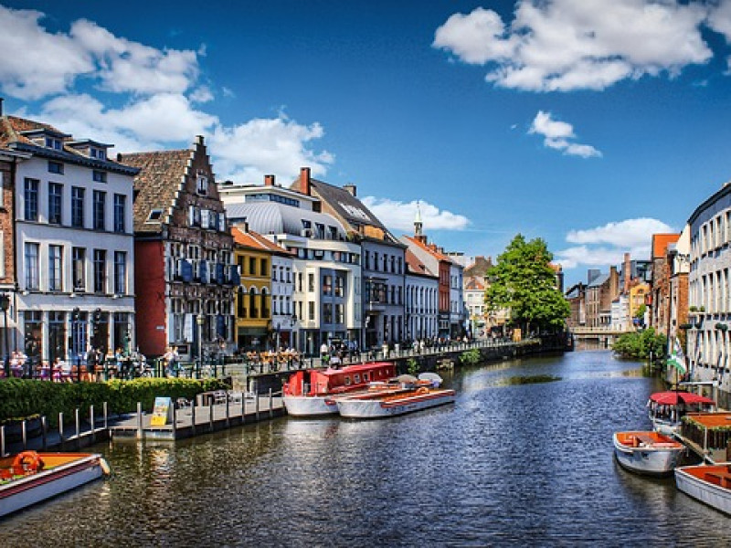discover the best day trips from major european cities. explore charming towns, stunning landscapes, and unique attractions just a short journey away from top destinations like paris, rome, and barcelona.