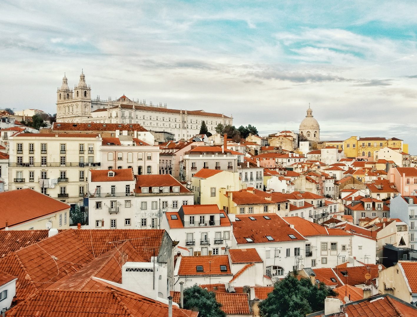 discover the ultimate lisbon guide featuring top attractions, local tips, restaurants, and must-see sights to make the most of your trip to portugal's vibrant capital.