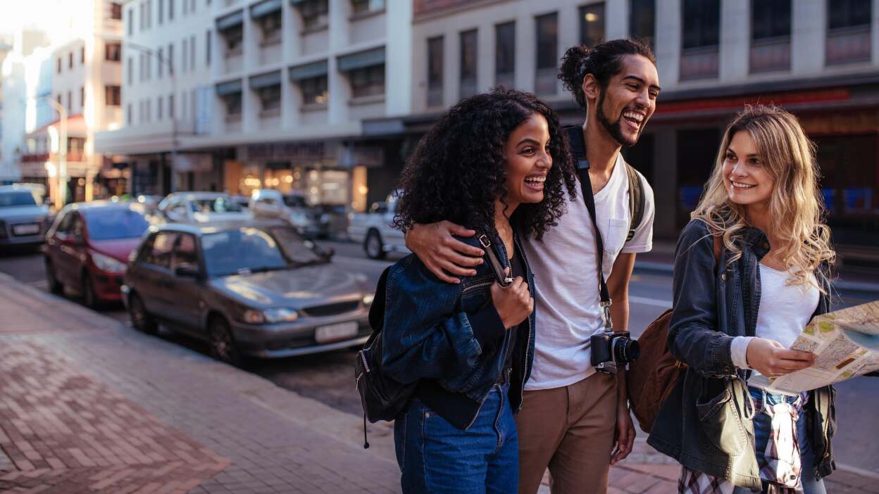 discover effective tips and strategies for making friends while traveling. learn how to connect with locals and fellow travelers to create lasting memories and enrich your travel experience.