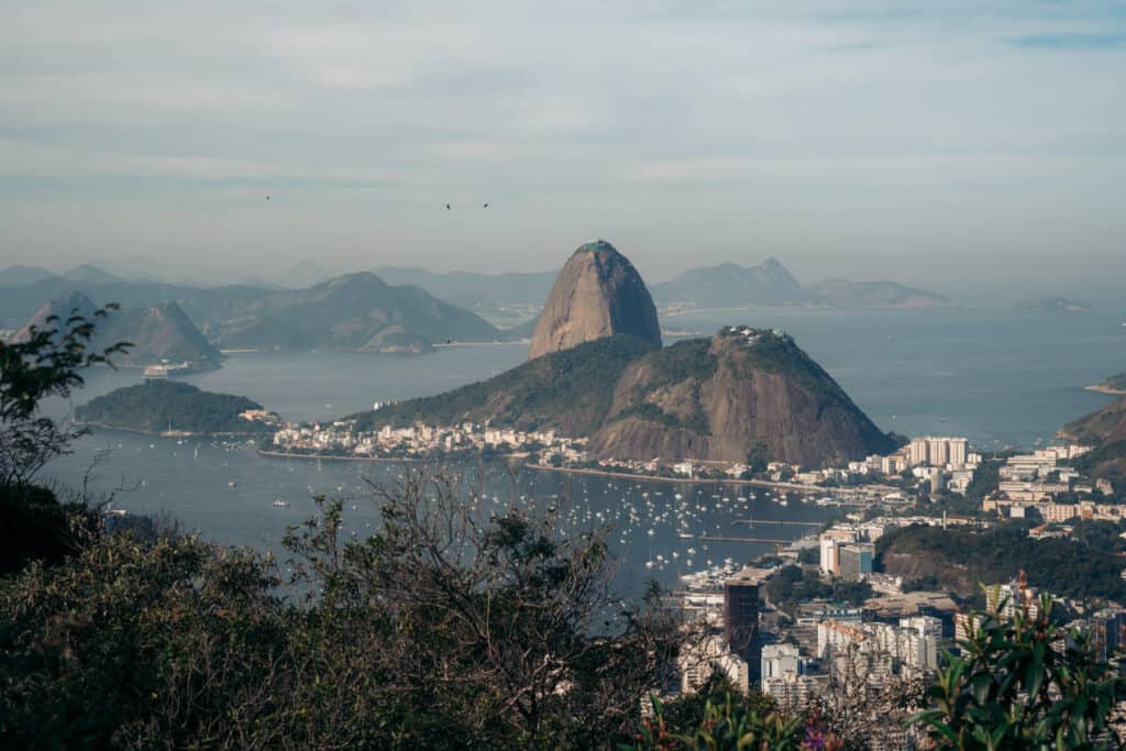 discover the best viewpoints in rio de janeiro. explore stunning panoramas, must-see spots, and breathtaking vistas for unforgettable views of the city and its landmarks.