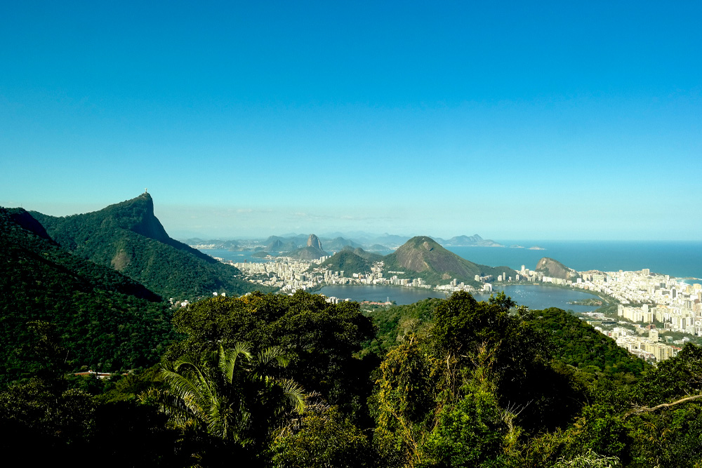 discover the best viewpoints in rio de janeiro for breathtaking panoramic views of the city's iconic landmarks, vibrant beaches, and stunning natural landscapes.