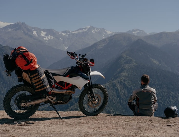 discover essential tips and advice for planning the perfect solo road trip. from choosing your route to staying safe, this guide covers everything you need for an unforgettable solo travel adventure.