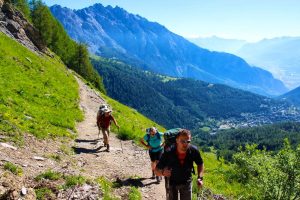 discover essential swiss alps hiking tips for beginners and experienced adventurers. learn about top trails, what to pack, safety advice, and how to make the most of your alpine adventure.