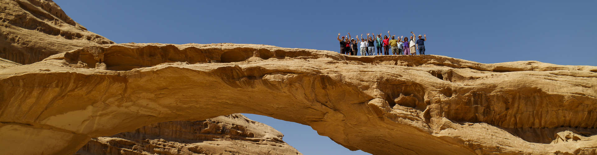 discover the pros and cons of guided tours versus solo exploration. find out which travel style suits you best for a memorable adventure.