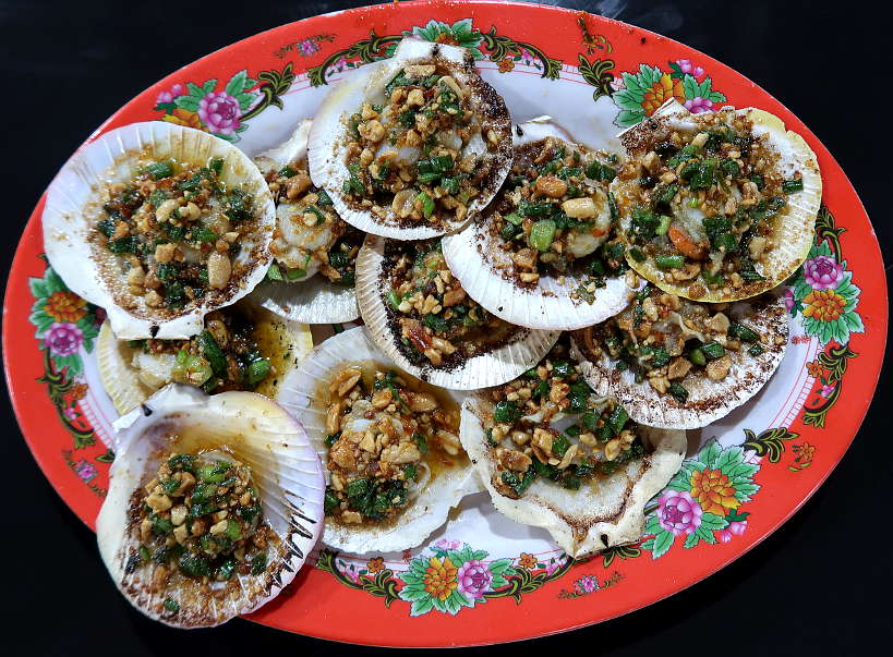 discover the vibrant flavors of vietnam street food. explore authentic dishes, local markets, and must-try specialties that capture the essence of vietnamese culinary culture.