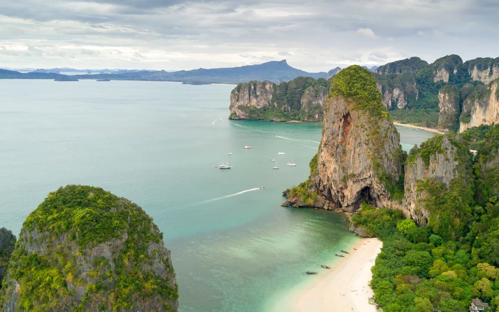 comprehensive day krabi travel guide: explore the best attractions, activities, and tips for an unforgettable day in krabi, thailand.