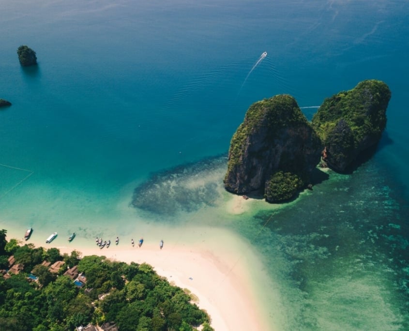 discover the top attractions and hidden gems in krabi, from stunning beaches and vibrant markets to secret waterfalls and serene temples. your ultimate guide to exploring krabi’s best-kept secrets.