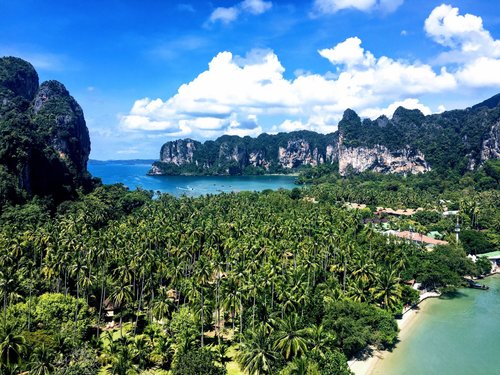 discover the top attractions and hidden gems in krabi, from stunning beaches to secret caves, for an unforgettable thai adventure.
